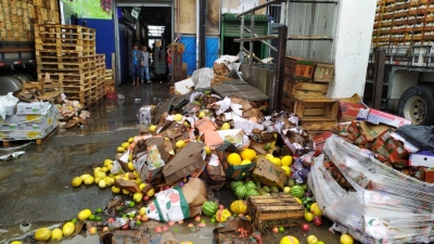 Ceagesp descarta 7 mil toneladas de alimentos após enchente