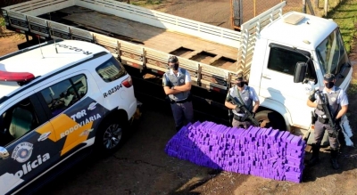 Caminhoneiro é preso na região transportando maconha