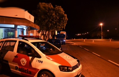 Rapazes são presos com quase 2 KG de maconha escondidos na cueca.