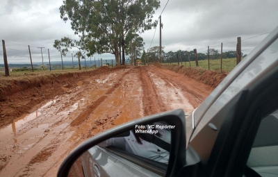 Chuva: moradores de condomínio ficam "ilhados"