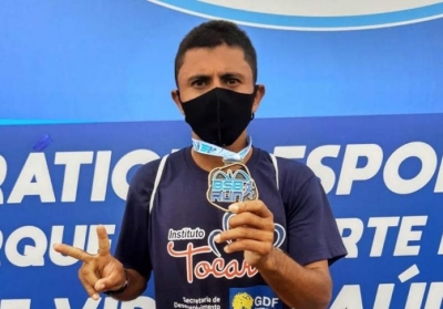 Maratonista que morou nas ruas vence depressão e volta a correr