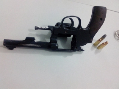 Jovem é preso com arma de fogo