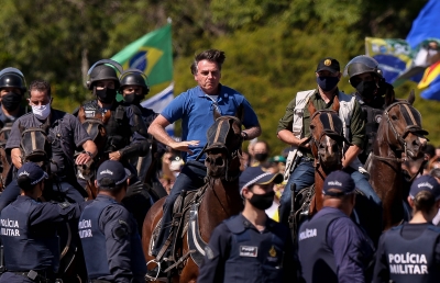 Bolsonaro pede que apoiadores não saiam às ruas no próximo domingo
