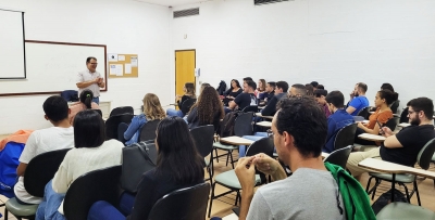 Acadêmicos de Direito da Unimar aprendem sobre Direito do Consumidor criando paródias