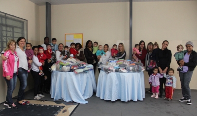 Emei Irmão Maurício arrecada roupas para bebês carentes