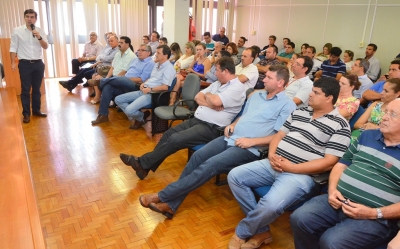 Prefeitos se reúnem e discutem crise no SUS