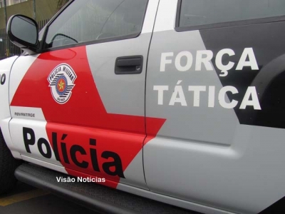Ao ser preso em flagrante por tráfico de drogas, jovem tenta fugir da polícia gritando por socorro