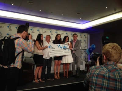 Mulher compra bilhete para comemorar cura do câncer e ganha R$ 265 milhões na loteria