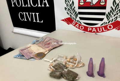 Rapaz é flagrado pela DISE vendendo drogas na zona norte