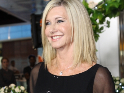 Olivia Newton-John anuncia o retorno de seu câncer 