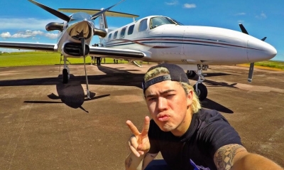 Whindersson Nunes tem intenção de pilotar o próprio jatinho um dia