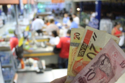 Inflação para famílias de renda mais baixa recua e fica em 0,11%