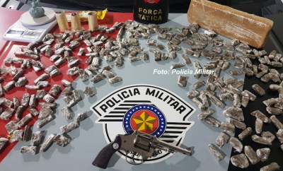 Homem armado é preso pela PM com drogas na zona norte