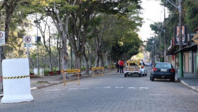 Bosque das Cerejeiras: veículos são liberados e trailers podem atender por drive-thru em Garça