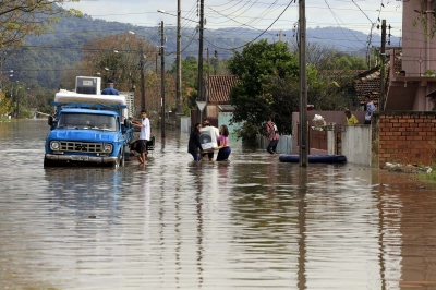 Defesa Civil enviará alertas de desastres pelo celular