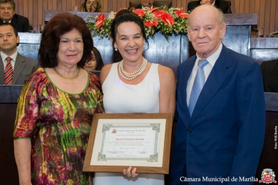 Pró-reitora do Univem é homenageada em sessão solene