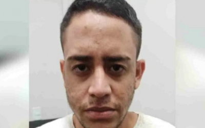 Jovem mata mãe com martelo, garfo e faca após 