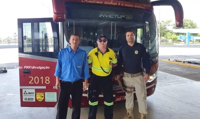 PRF e Emdurb realizam ação educativa para reduzir acidentes na rodoviária em Marília