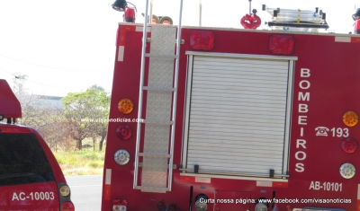 Mulher pede ajuda aos Bombeiros para sair de casa