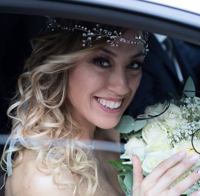 Italiana se casa consigo mesma