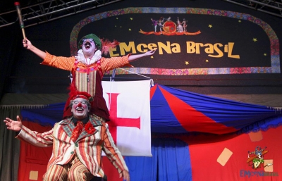 Marília recebe espetáculos gratuitos em palco sobre rodas