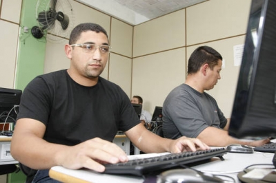 Adultos poderão se matricular na rede de ensino