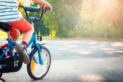 Seu filho quer aprender a andar de bicicleta? Confira a melhor forma de ensiná-lo