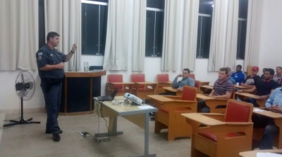 PM Ambiental ministra palestra em universidade