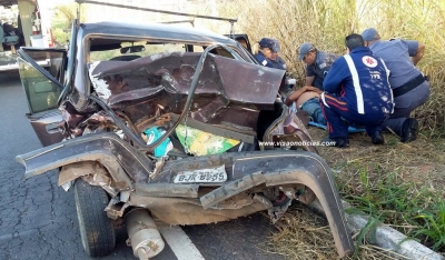 Veículos batem em rotatória: quatro feridos