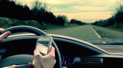 Concessionária realiza campanha para reforçar o perigo de usar celular ao volante