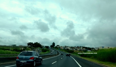 Viaje em segurança: com chuva, redobre a atenção nas estradas