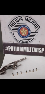 Homem é preso com revólver e munições no Lago Artificial de Garça