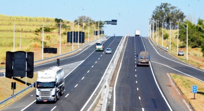 Prefeito e presidente da Entrevias vistoriam trecho duplicado da SP-333 em Marília