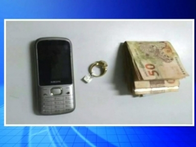 Jovem furta anel, é presa e paga fiança de R$ 6 mil