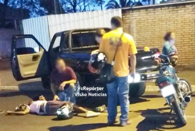 Motociclista fica ferido após colisão com caminhonete