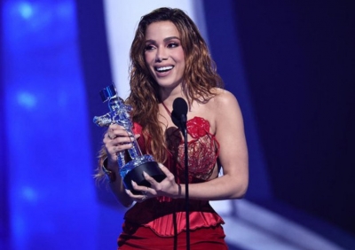 Anitta é primeira brasileira a vencer prêmio VMA da MTV