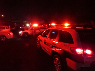 Mulher é morta a facadas durante a madrugada 