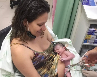 Emocionante: Bombeiro faz parto do filho na porta de hospital