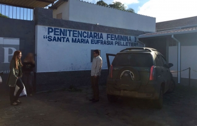 Suzane deixa prisão com namorado para 