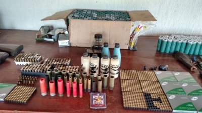 Irmão de prefeito é preso com armas e munições