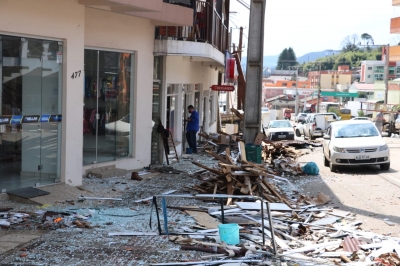 Tornados deixam destruição e milhares de desabrigados em Santa Catarina