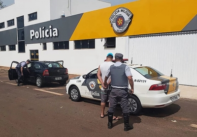 Homem vai registrar queixa na Polícia Rodoviária e acaba preso