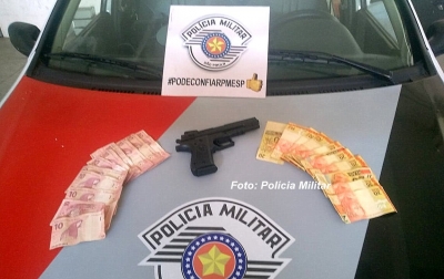 PM feminina prende dupla logo após praticar assalto em Marília 