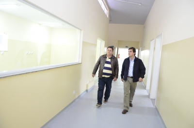 Vereador Samuel e prefeito Vinicius vistoriam obras da UPA