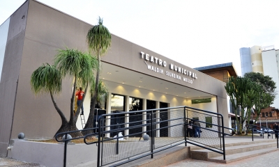Prefeitura reinaugura Teatro: gasto de R$ 3 milhões