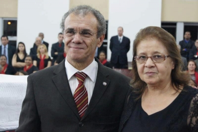 Pastor Elandi faz aniversário e recebe homenagem