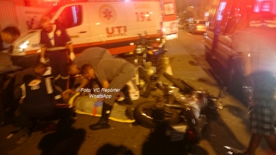 Motos batem de frente: dois feridos graves