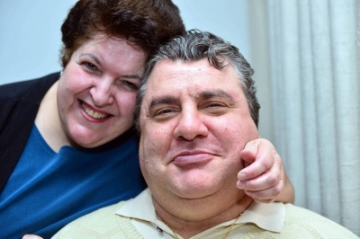 Após apelo, Gerson Brenner ganha aparelho médico para locomoção