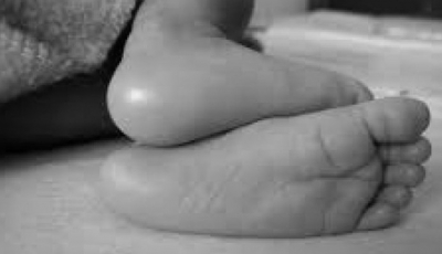 Polícia investiga morte de bebê de três meses que dormia na cama com a mãe