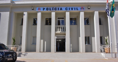 Jovem é presa ao extorquir mulher para não divulgar vídeos íntimos